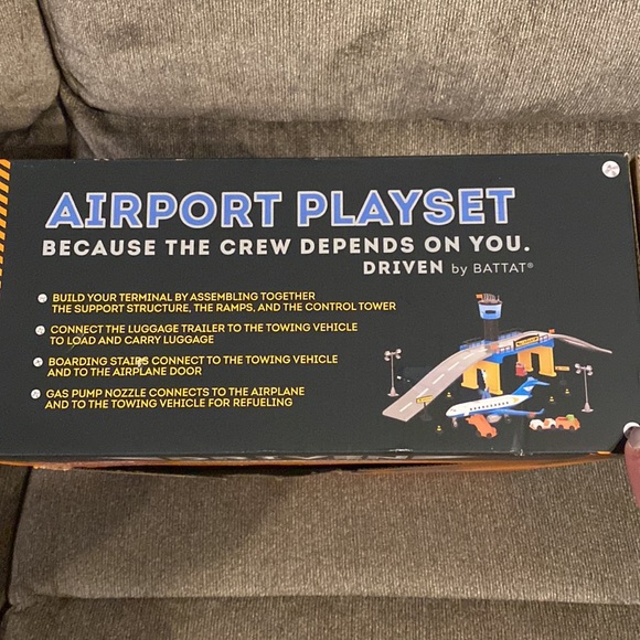 Kids Airplane Set…Brand new never opened…32 pieces…lights and sounds - Picture 2 of 3
